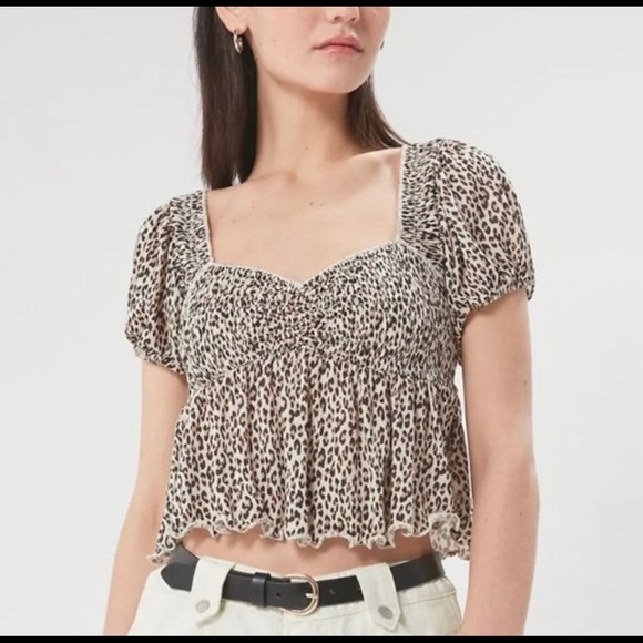 Urban Outfitters Tops - Urban Outfitters crop leopard top